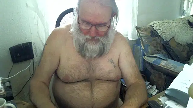Snapshot of SexySantaC chatting on 10.06.25 SexySantaC online show from 10.06.25