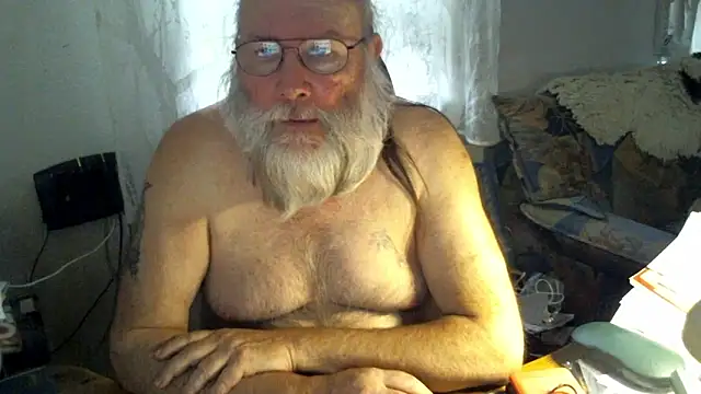 Snapshot of SexySantaC chatting on 10.08.25 SexySantaC online show from 10.08.25