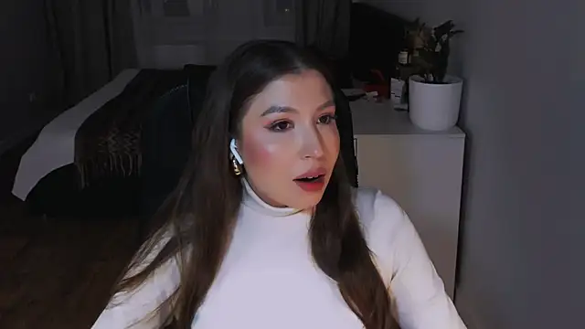 Snapshot of Eva_Chris chatting on 10.10.25 Eva Chris online show from 10.10.25