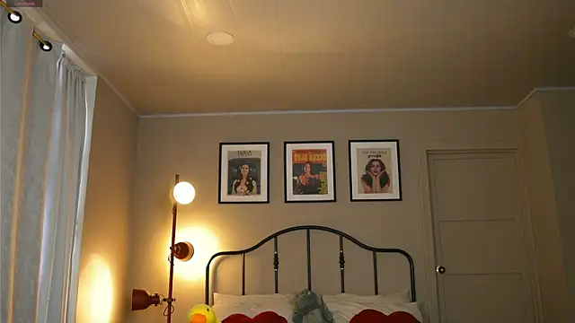 Snapshot of julesbennet chatting on 03.11.25 julesbennet online show from 03.11.25