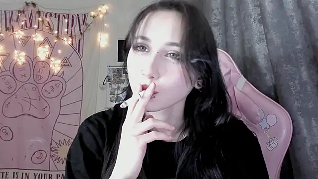 Snapshot of Holy420lolii chatting on 10.21.25 Holy420lolii online show from 10.21.25