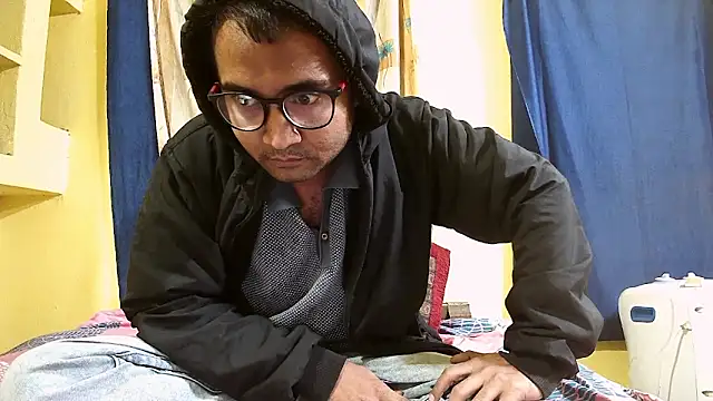 Snapshot of Cute_boy2000 chatting on 12.31.24 Cute boy2000 online show from 12.31.24