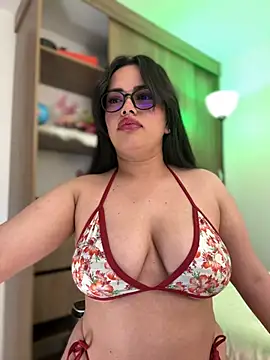 Snapshot of andra_rose chatting on 12.30.24 andra rose online show from 12.30.24