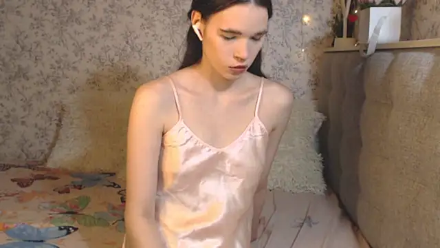 Snapshot of Nicole-Petite chatting on 12.15.24 Nicole-Petite online show from 12.15.24