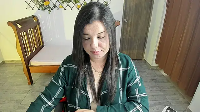 Snapshot of yuya_ss chatting on 01.28.25 yuya ss online show from 01.28.25