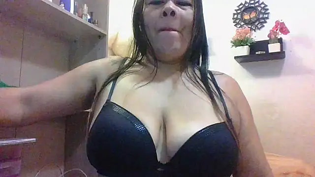 Snapshot of ChiaraFioree chatting on 10.09.25 ChiaraFioree online show from 10.09.25