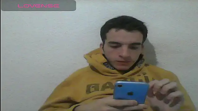 Snapshot of Tombgy07 chatting on 01.12.25 Tombgy07 online show from 01.12.25