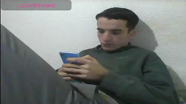 Snapshot of Tombgy07 chatting on 02.15.25 Tombgy07 online show from 02.15.25