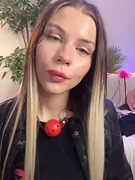 Snapshot of KittyKatyDream chatting on 02.03.25 KittyKatyDream online show from 02.03.25