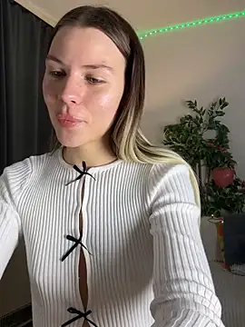 Snapshot of KittyKatyDream chatting on 02.14.25 KittyKatyDream online show from 02.14.25