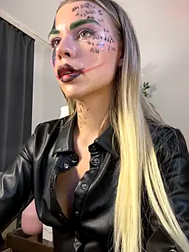 Snapshot of KittyKatyDream chatting on 11.01.25 KittyKatyDream online show from 11.01.25