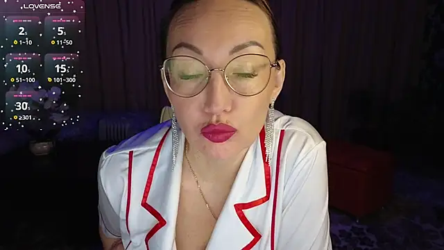 Snapshot of LybovNTV chatting on 03.10.25 LybovNTV online show from 03.10.25