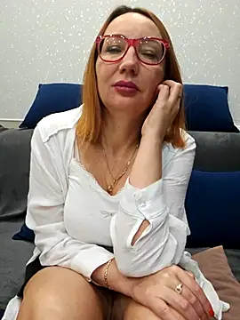 Snapshot of LybovNTV chatting on 10.17.25 LybovNTV online show from 10.17.25