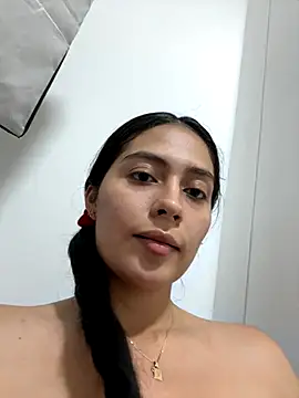 Snapshot of Sophie__Foxxx chatting on 10.13.25 Sophie Foxxx online show from 10.13.25