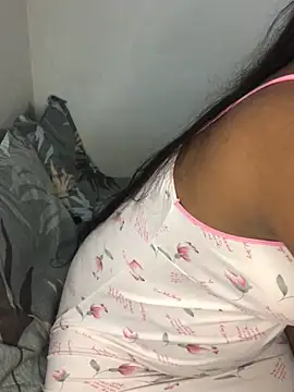 Snapshot of Rose_Olivia chatting on 01.14.25 Rose Olivia online show from 01.14.25