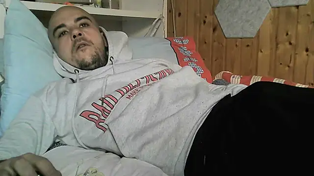 Snapshot of ItalianVinDiesel chatting on 11.10.25 ItalianVinDiesel online show from 11.10.25