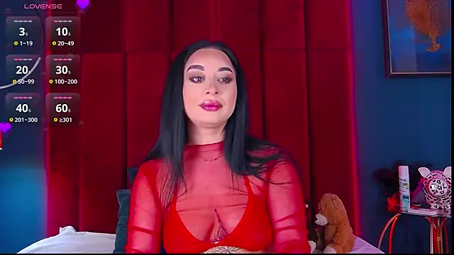 Snapshot of MadyLuxxx chatting on 10.18.25 MadyLuxxx online show from 10.18.25