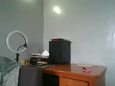 Prettybecs online show from 10.06.25