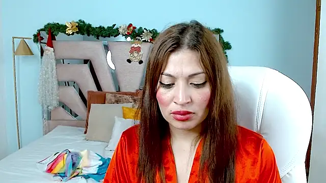 Snapshot of sophia_hadid chatting on 12.24.24 sophia hadid online show from 12.24.24