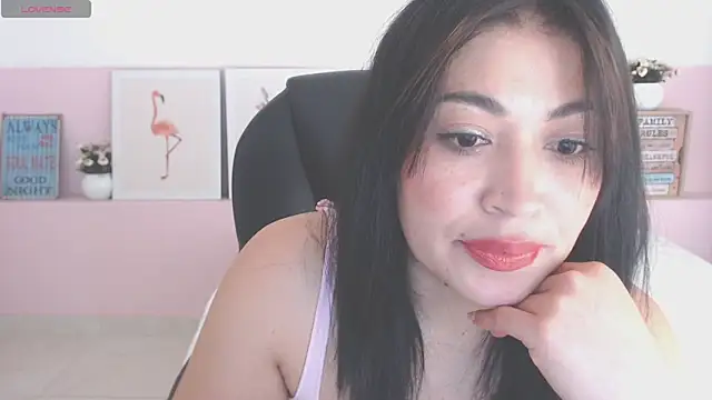 Snapshot of sophia_hadid chatting on 11.06.25 sophia hadid online show from 11.06.25