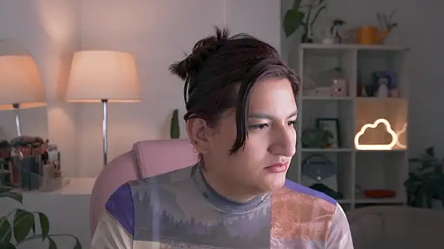 Snapshot of ari_artis chatting on 12.10.24 ari artis online show from 12.10.24