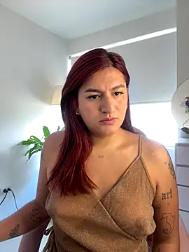 Snapshot of ari_artis chatting on 09.21.25 ari artis online show from 09.21.25