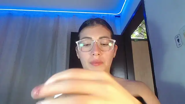 Snapshot of DaMikaela_ chatting on 02.06.25 DaMikaela online show from 02.06.25