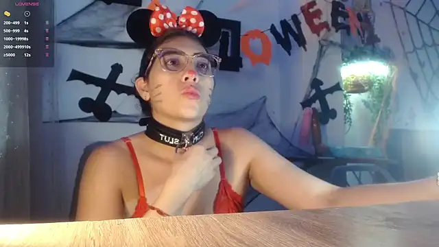 Snapshot of DaMikaela_ chatting on 10.08.25 DaMikaela online show from 10.08.25