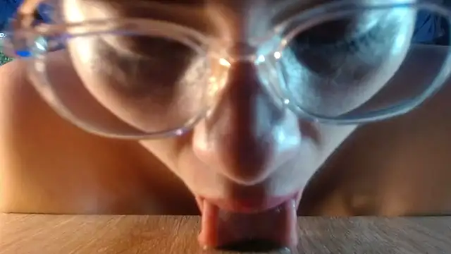 Snapshot of DaMikaela_ chatting on 10.19.25 DaMikaela online show from 10.19.25