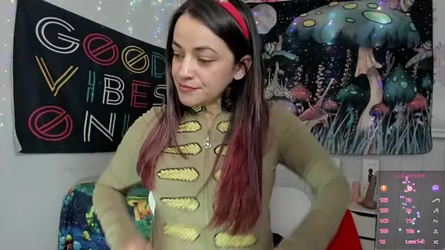 Snapshot of LovelyAzucena chatting on 12.18.24 LovelyAzucena online show from 12.18.24