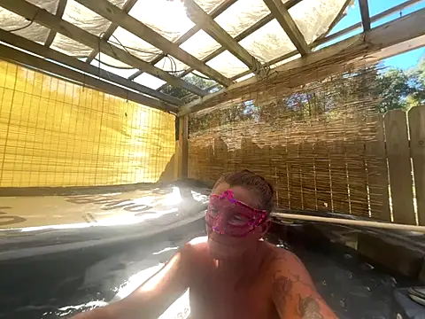 Snapshot of prainxxx22 chatting on 10.16.25 prainxxx22 online show from 10.16.25