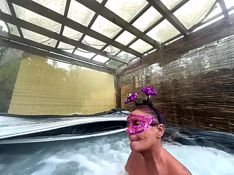 Snapshot of prainxxx22 chatting on 10.29.25 prainxxx22 online show from 10.29.25