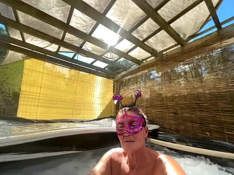 Snapshot of prainxxx22 chatting on 10.30.25 prainxxx22 online show from 10.30.25