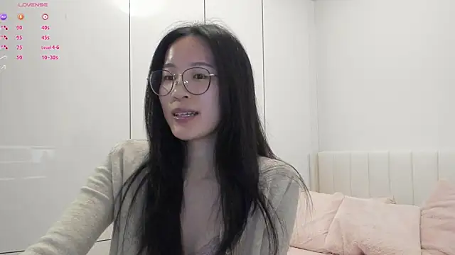 Snapshot of secretgirlfriendxo chatting on 10.24.25 secretgirlfriendxo online show from 10.24.25