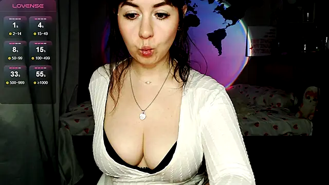 Snapshot of missgenevaonceagain_ chatting on 10.15.25 missgenevaonceagain  online show from 10.15.25