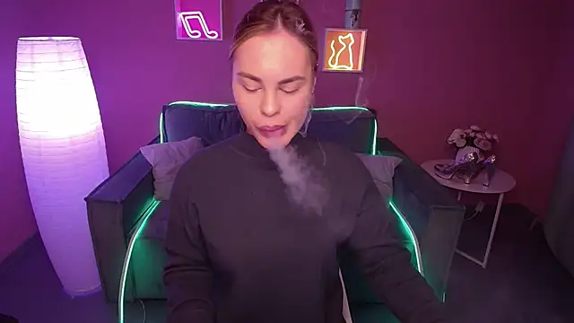 Snapshot of RikaRaily chatting on 12.10.24 RikaRaily online show from 12.10.24