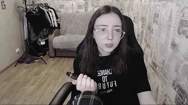 Snapshot of AmeliaKamishiro chatting on 12.13.24 AmeliaKamishiro online show from 12.13.24