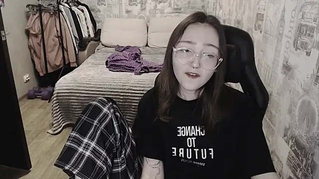 Snapshot of AmeliaKamishiro chatting on 12.17.24 AmeliaKamishiro online show from 12.17.24