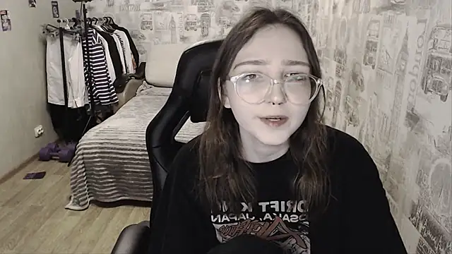 Snapshot of AmeliaKamishiro chatting on 12.22.24 AmeliaKamishiro online show from 12.22.24