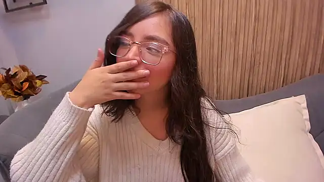 Snapshot of Eva_Macalliter chatting on 12.18.24 Eva Macalliter online show from 12.18.24