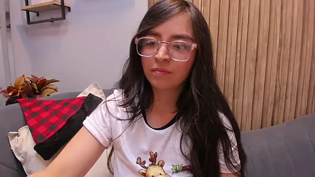 Snapshot of Eva_Macalliter chatting on 12.24.24 Eva Macalliter online show from 12.24.24