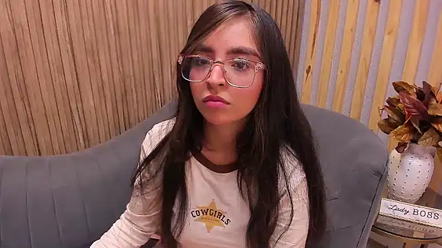 Snapshot of Eva_Macalliter chatting on 02.01.25 Eva Macalliter online show from 02.01.25