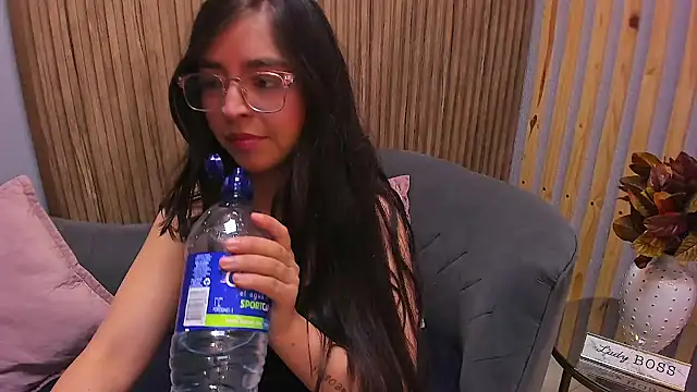 Snapshot of Eva_Macalliter chatting on 02.09.25 Eva Macalliter online show from 02.09.25