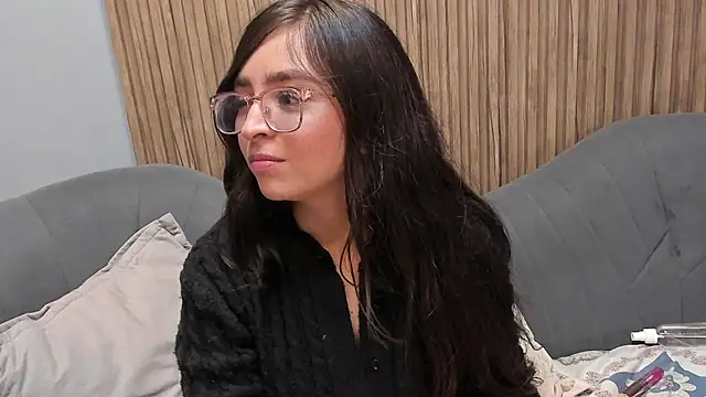 Snapshot of Eva_Macalliter chatting on 03.08.25 Eva Macalliter online show from 03.08.25