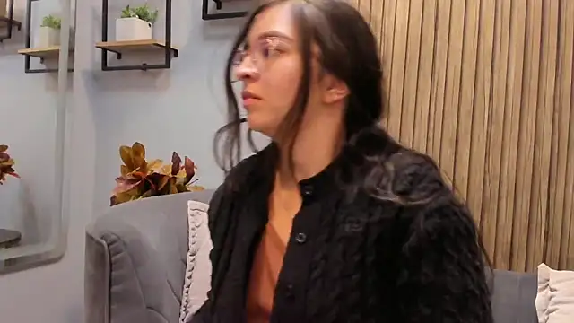 Snapshot of Eva_Macalliter chatting on 03.15.25 Eva Macalliter online show from 03.15.25