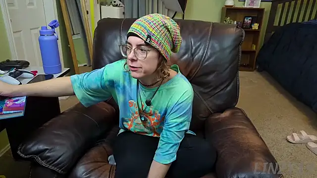 Snapshot of Linzy_19 chatting on 12.25.24 Linzy 19 online show from 12.25.24