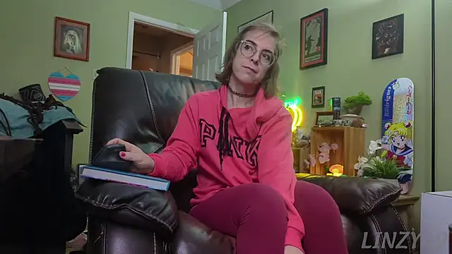 Snapshot of Linzy_19 chatting on 01.17.25 Linzy 19 online show from 01.17.25