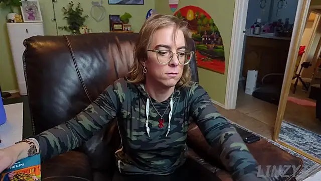 Snapshot of Linzy_19 chatting on 02.01.25 Linzy 19 online show from 02.01.25