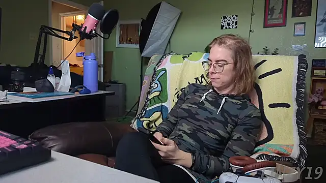 Snapshot of Linzy_19 chatting on 03.02.25 Linzy 19 online show from 03.02.25