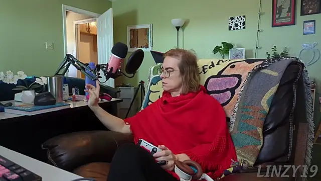 Snapshot of Linzy_19 chatting on 03.05.25 Linzy 19 online show from 03.05.25